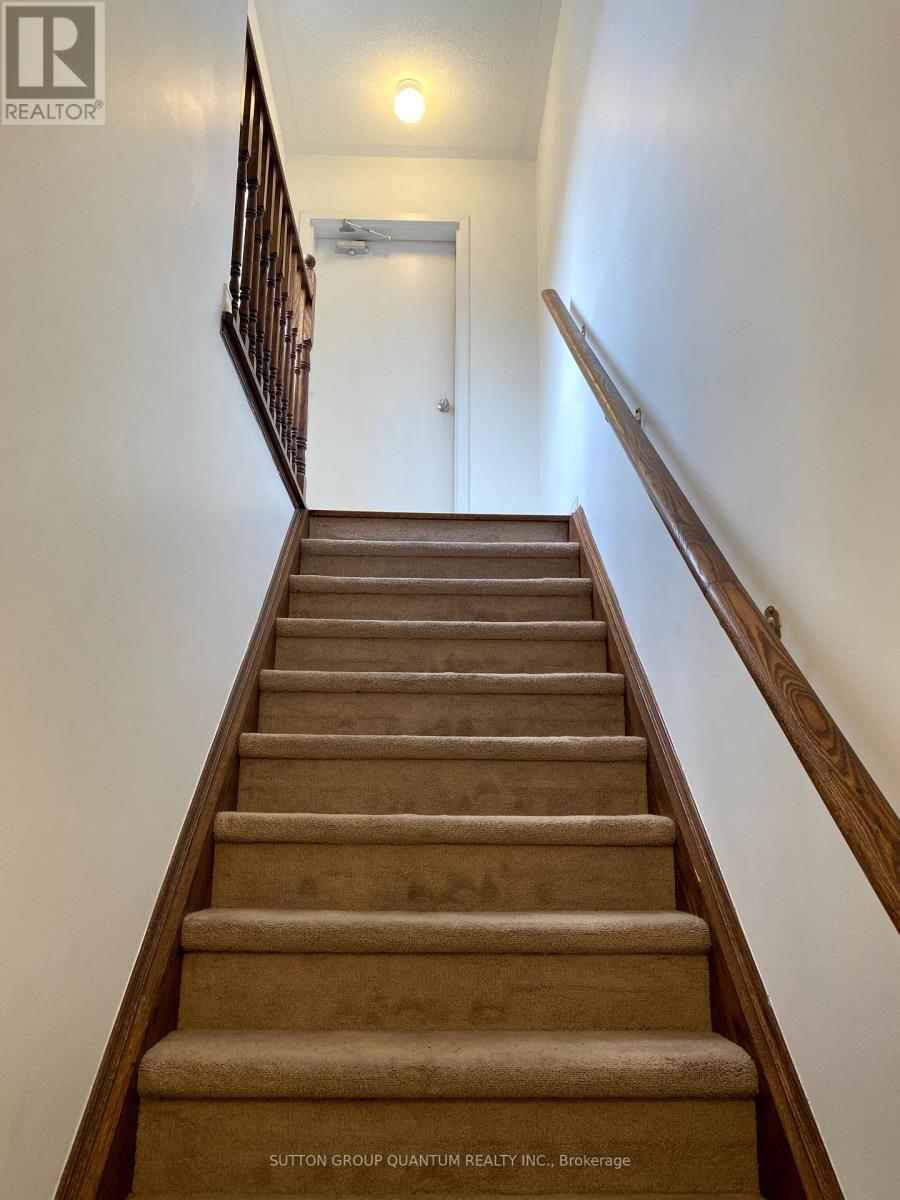 Photo 5 of 21 47 Hays Boulevard, Oakville ON