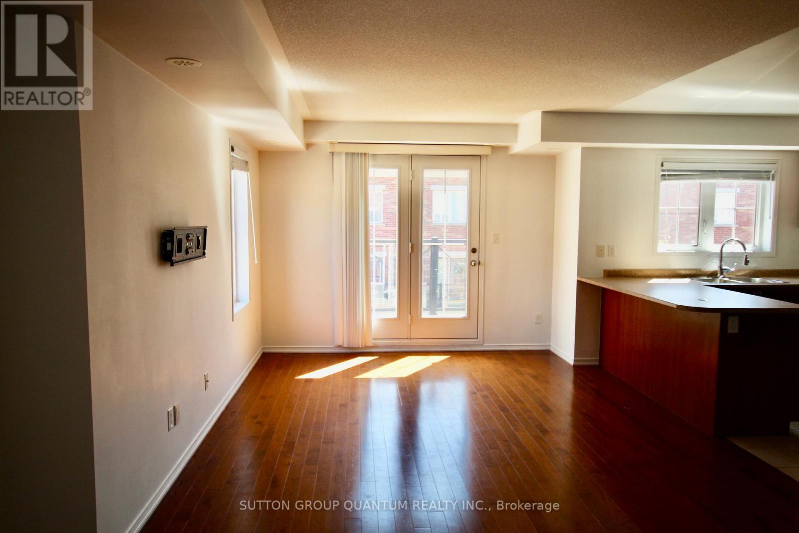 Photo 7 of 21 47 Hays Boulevard, Oakville ON