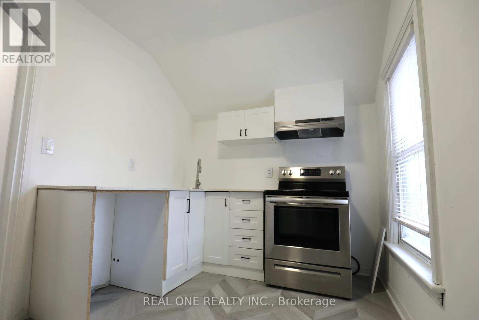 Photo 10 of Upper Level Unit 148 Victoria Avenue N, Hamilton ON