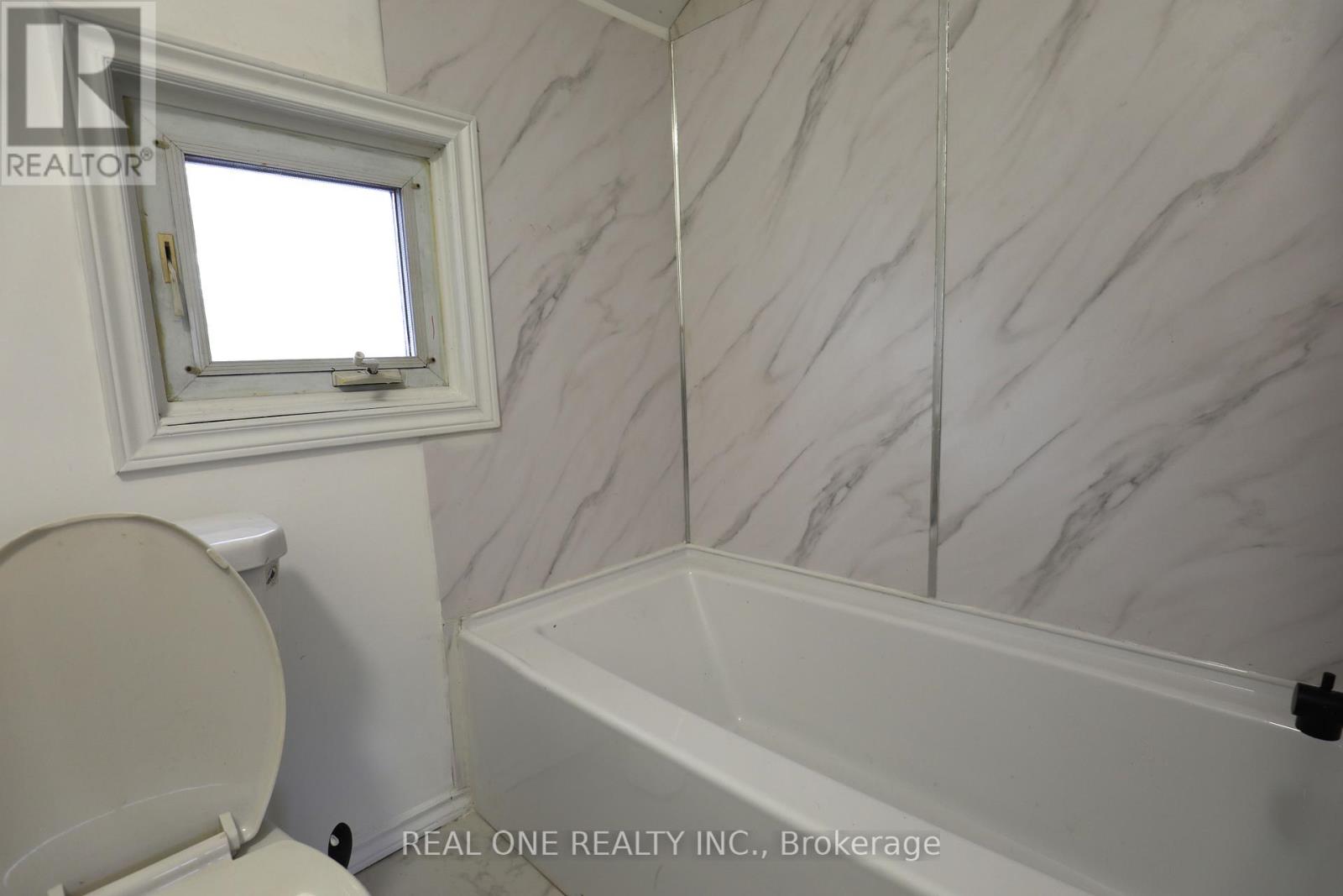 Photo 3 of Upper Level Unit 148 Victoria Avenue N, Hamilton ON
