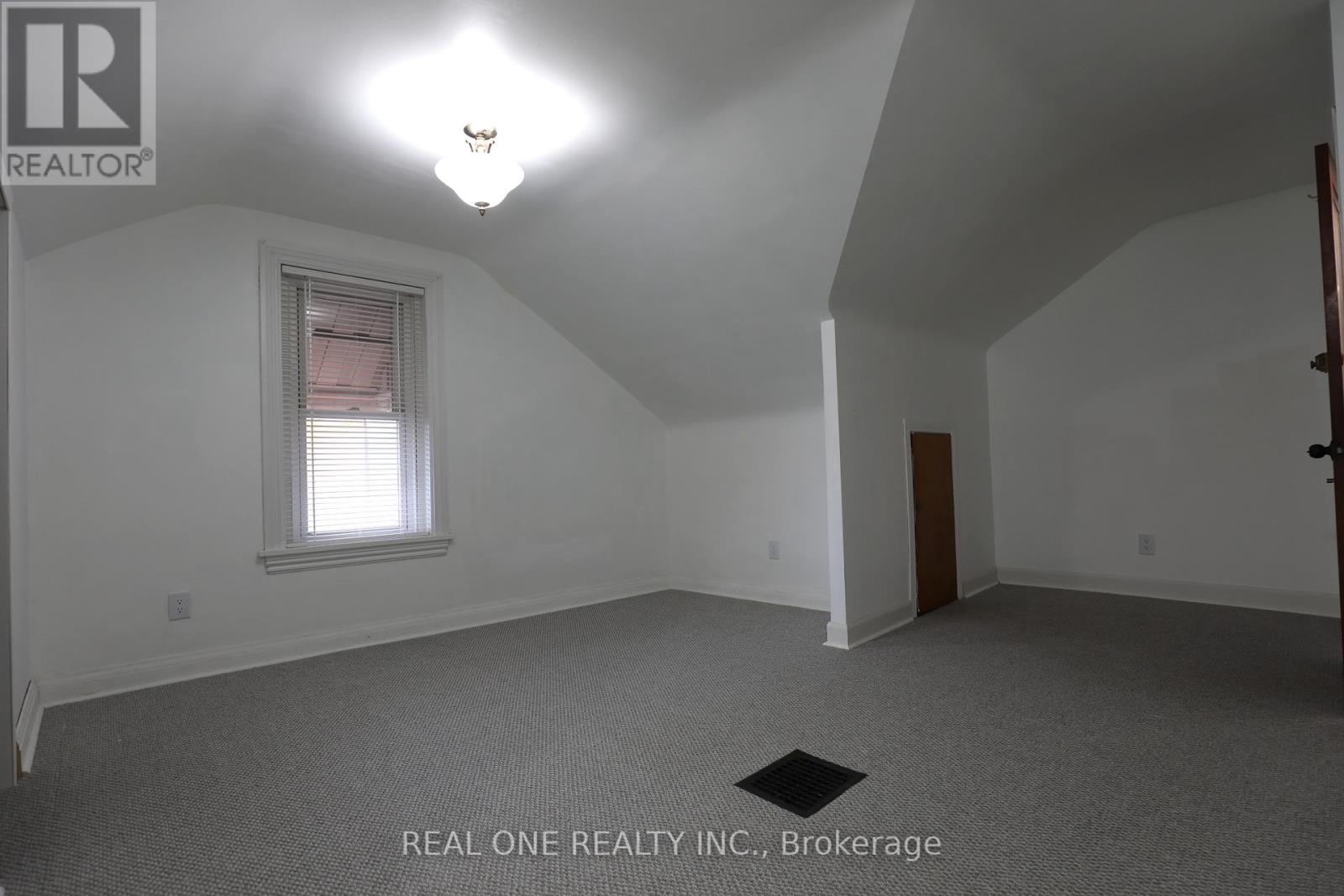 Photo 5 of Upper Level Unit 148 Victoria Avenue N, Hamilton ON