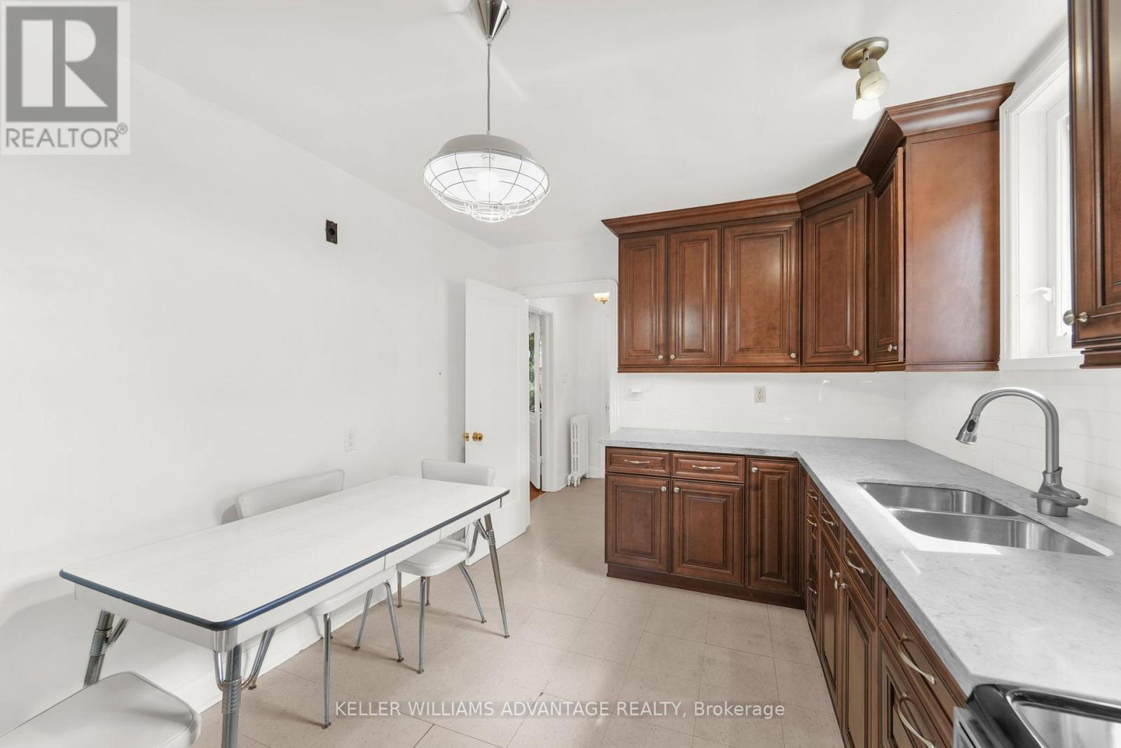 Photo 13 of 6 Birchlawn Avenue, Toronto ON