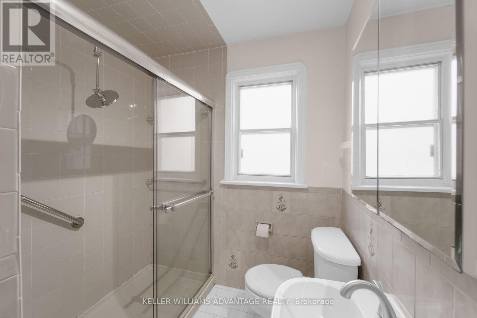 Photo 5 of 6 Birchlawn Avenue, Toronto ON
