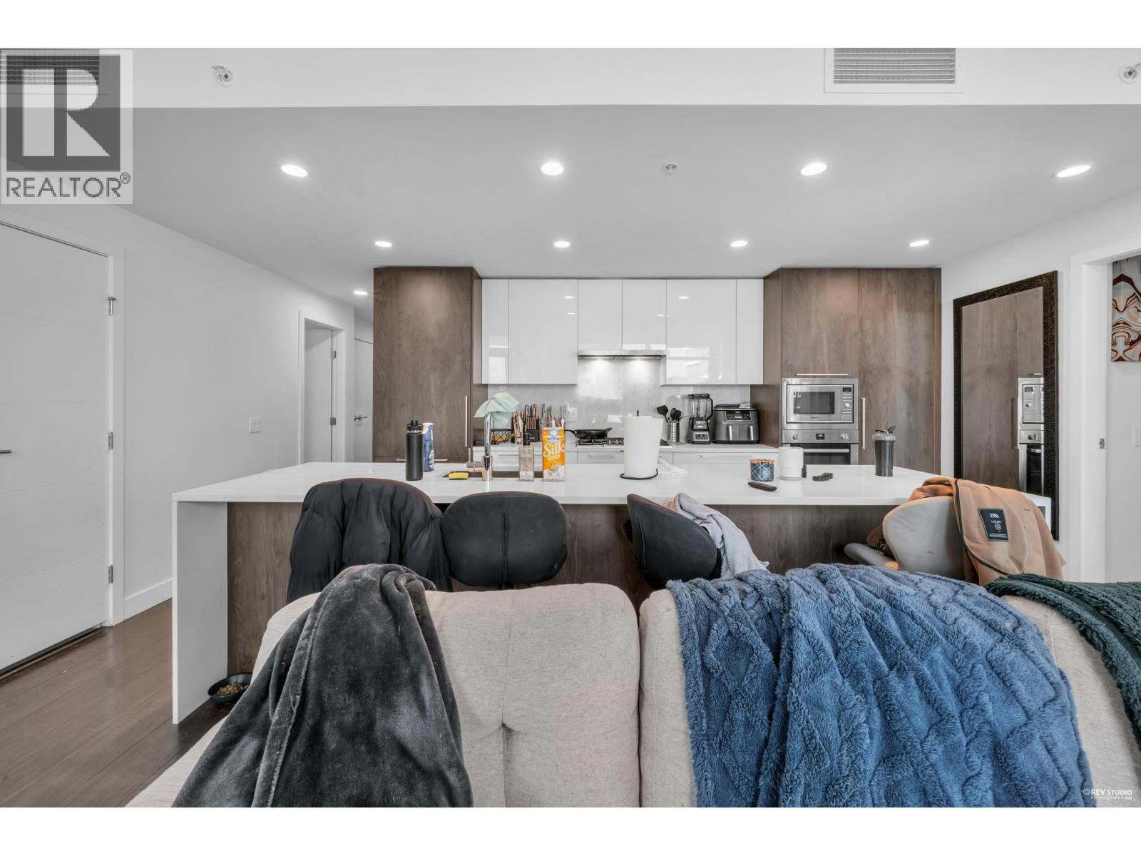 Photo 11 of 408 6398 Silver Avenue, Burnaby BC