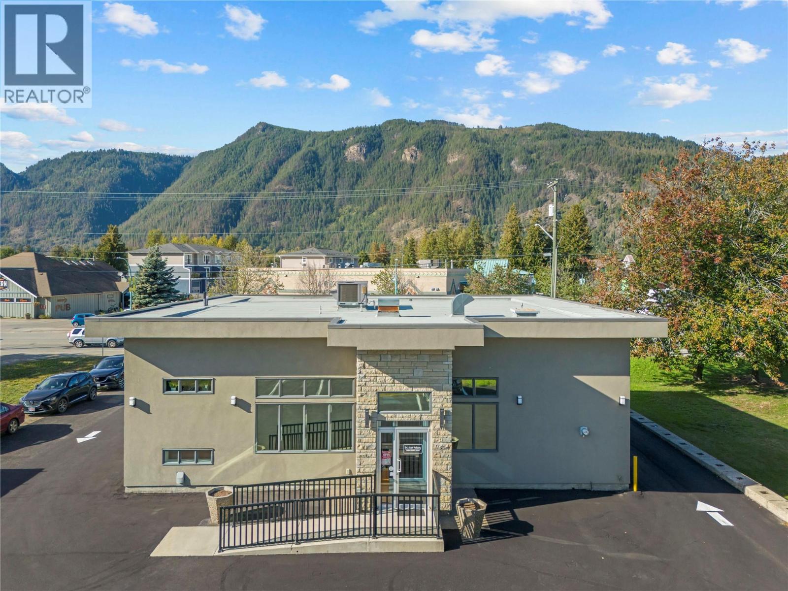 Photo 8 of 433 Main Street, Sicamous BC