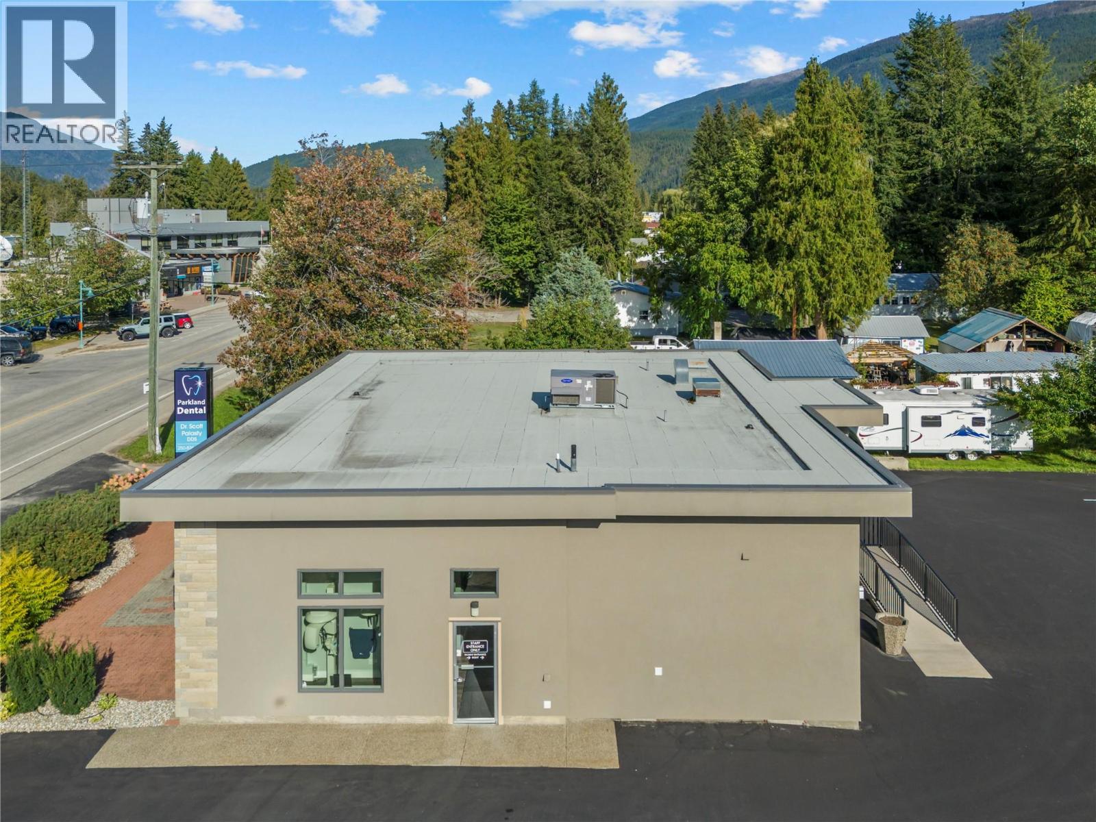 Photo 6 of 433 Main Street, Sicamous BC