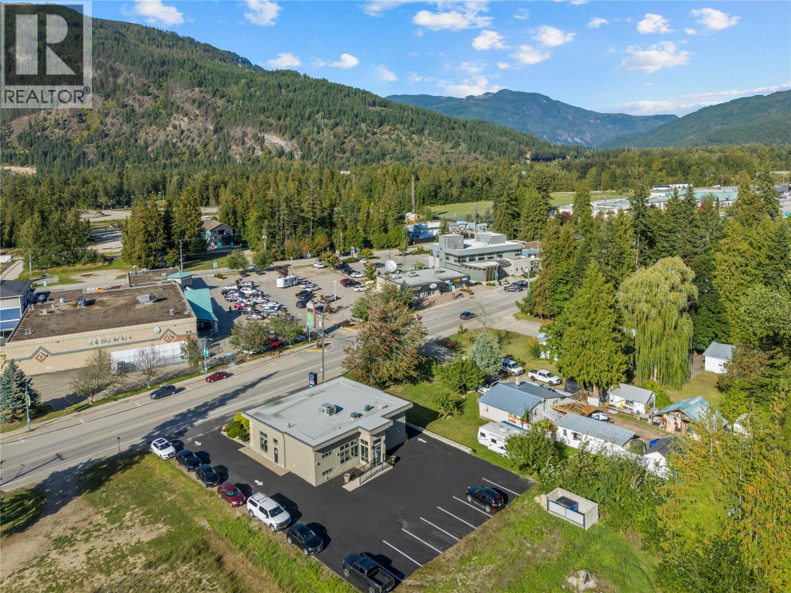 Photo 5 of 433 Main Street, Sicamous BC