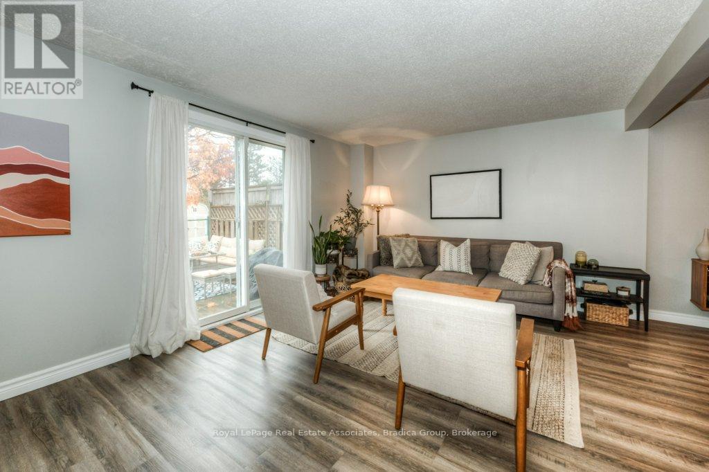 Photo 12 of 48 Wendy Crescent, Kitchener ON