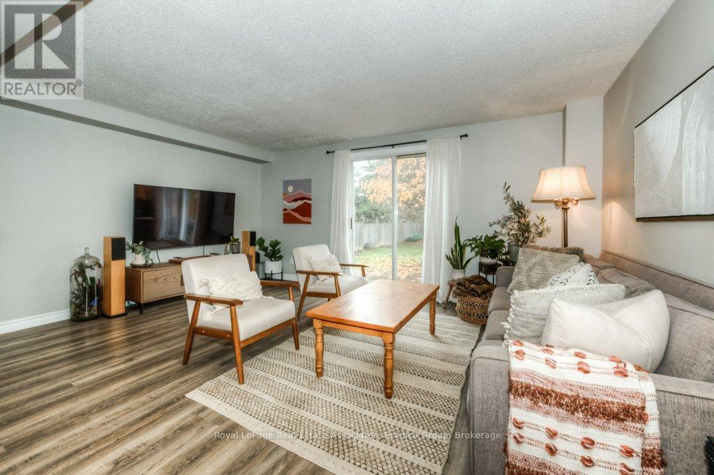 Photo 13 of 48 Wendy Crescent, Kitchener ON
