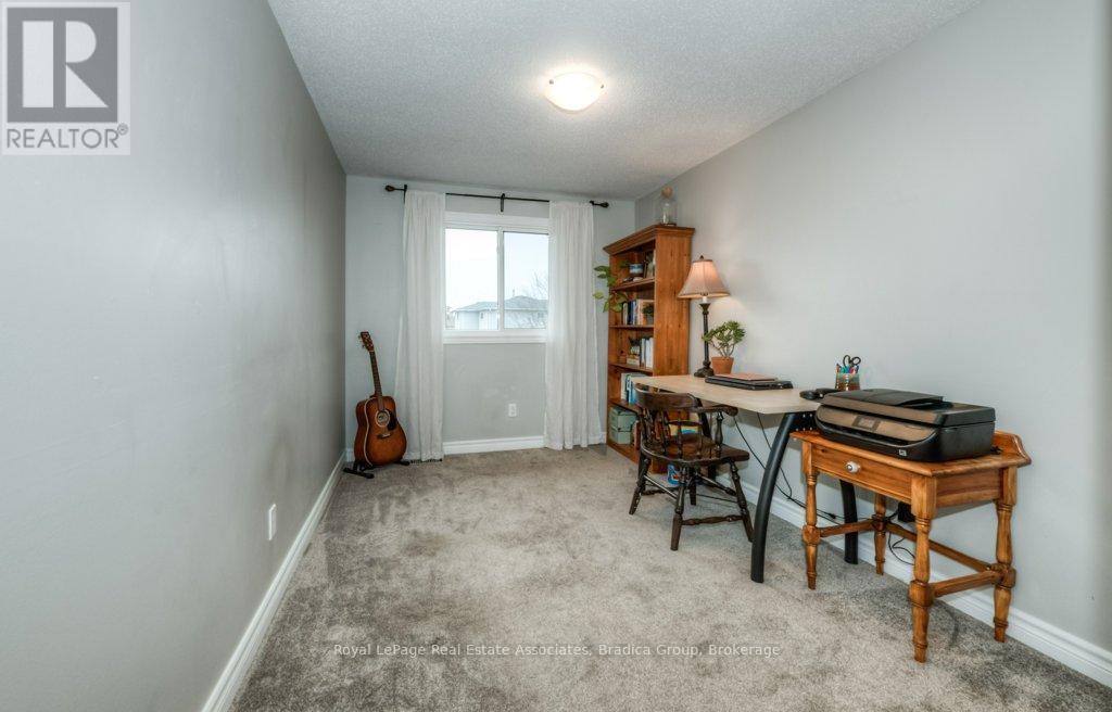Photo 19 of 48 Wendy Crescent, Kitchener ON