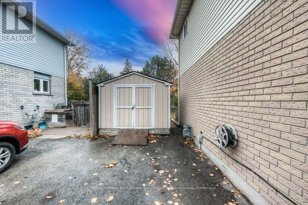 Photo 25 of 48 Wendy Crescent, Kitchener ON