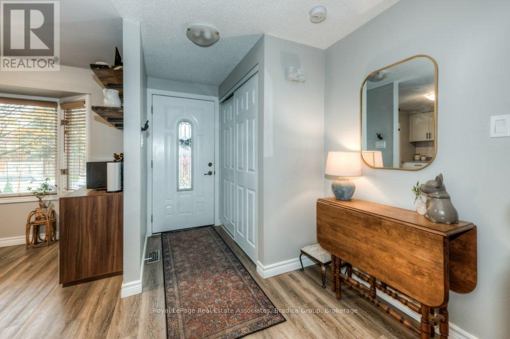 Photo 4 of 48 Wendy Crescent, Kitchener ON