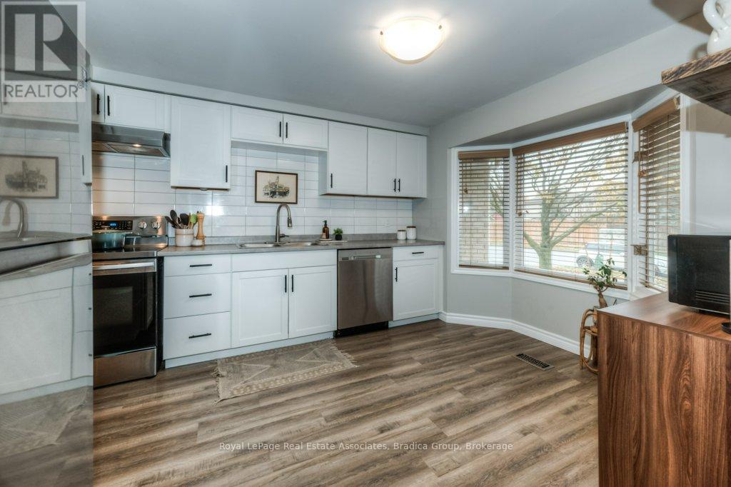 Photo 5 of 48 Wendy Crescent, Kitchener ON