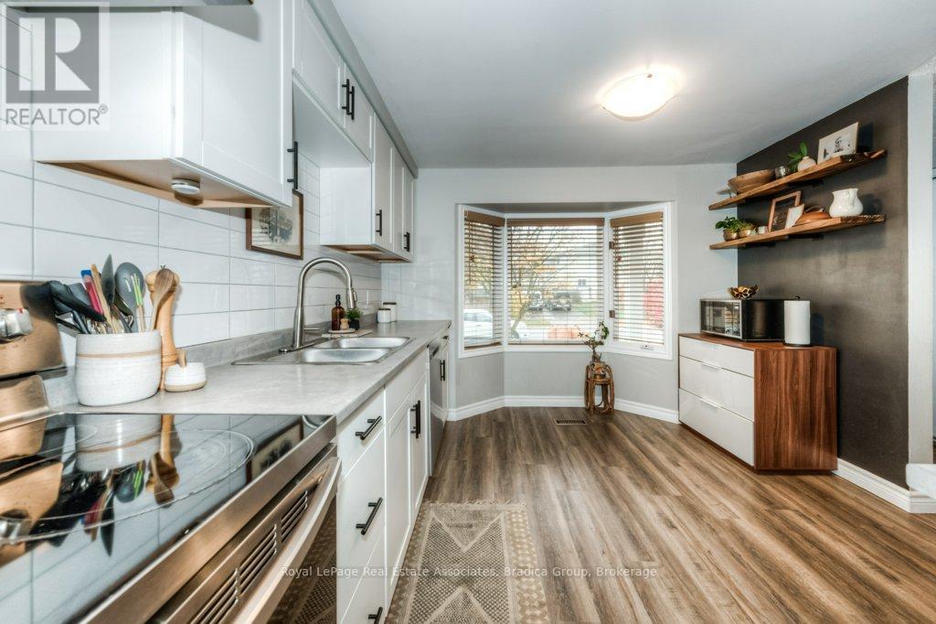 Photo 7 of 48 Wendy Crescent, Kitchener ON