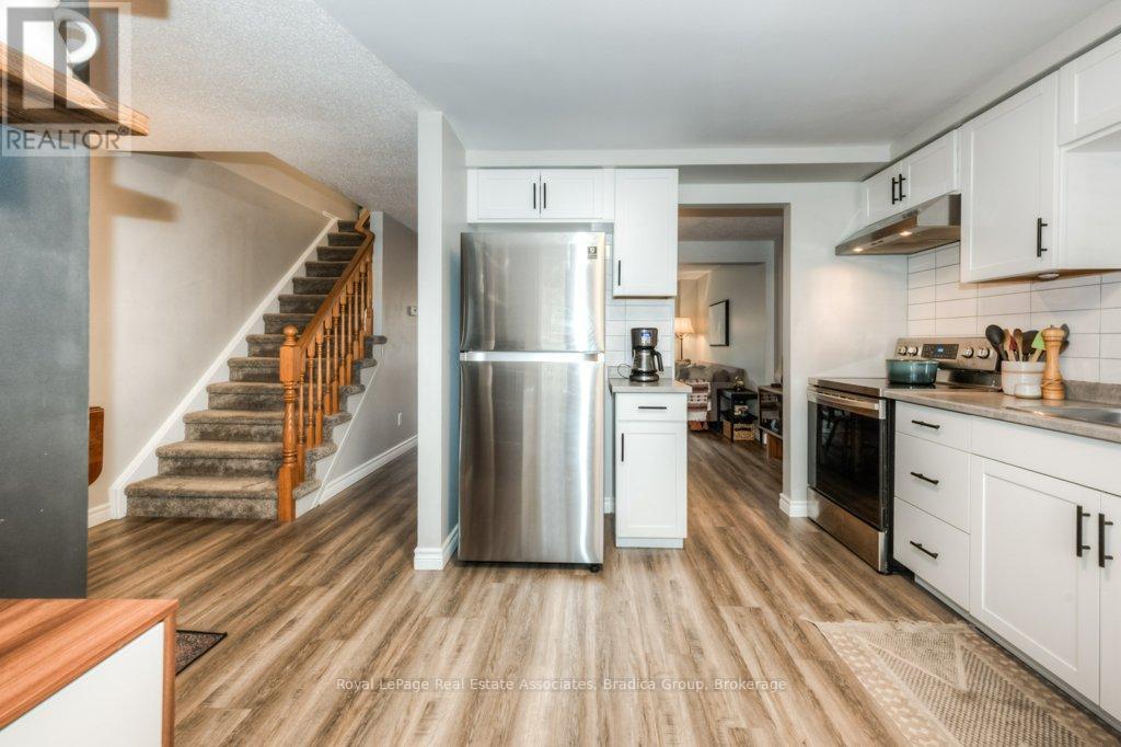 Photo 8 of 48 Wendy Crescent, Kitchener ON
