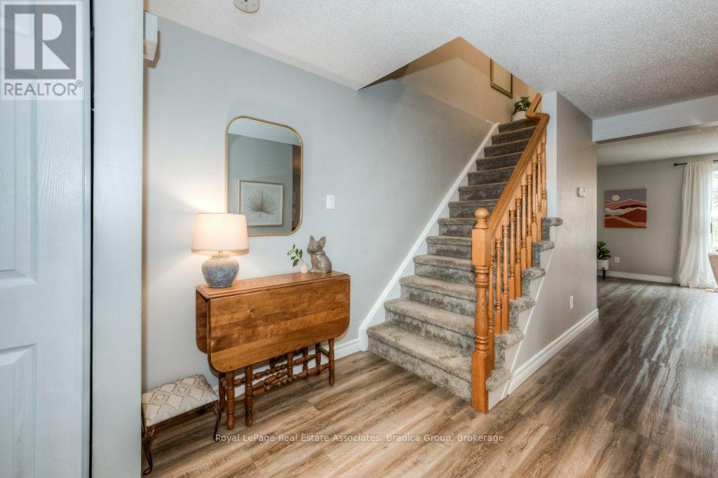 Photo 9 of 48 Wendy Crescent, Kitchener ON
