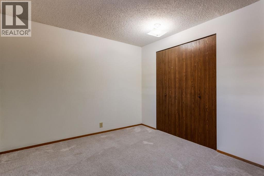 Single Family House Bi-level for Sale in  Thornaby Way NW Thorncliffe Calgary 