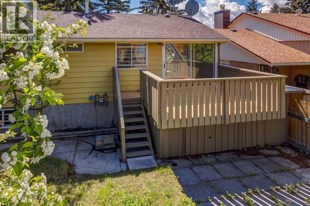 Single Family House Bi-level for Sale in  Thornaby Way NW Thorncliffe Calgary 