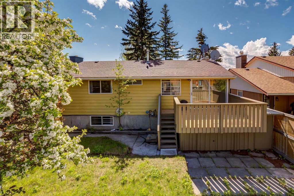 Single Family House Bi-level for Sale in  Thornaby Way NW Thorncliffe Calgary 