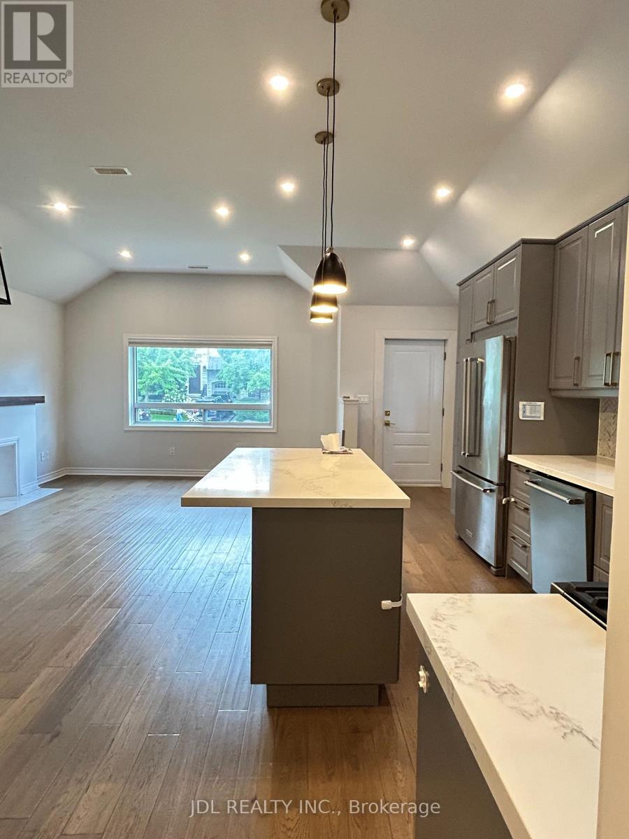 Photo 8 of 535 Broadway Avenue, Toronto ON