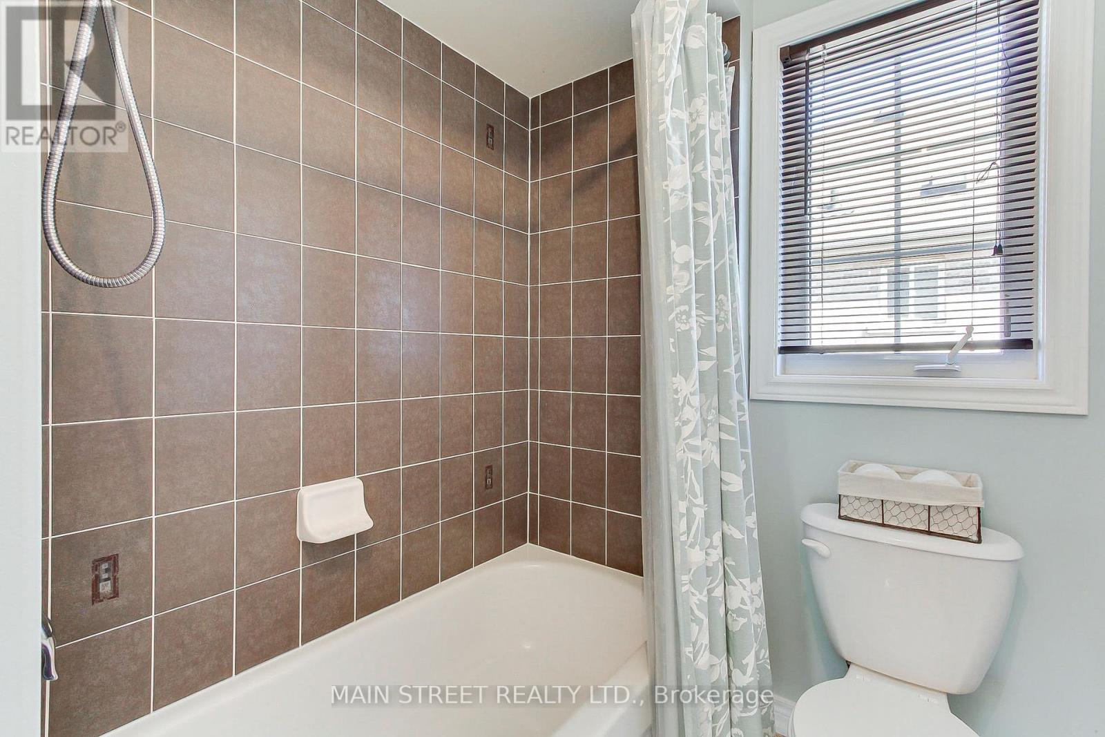 Photo 33 of 123 Laurendale Avenue, Georgina ON