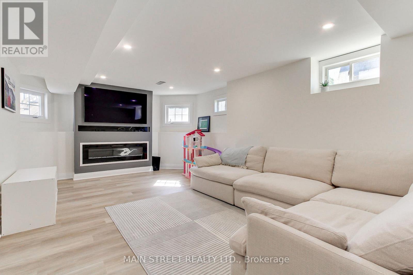 Photo 35 of 123 Laurendale Avenue, Georgina ON