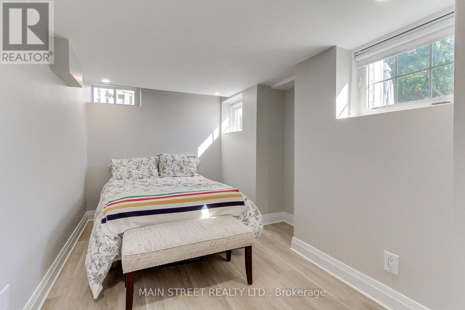 Photo 37 of 123 Laurendale Avenue, Georgina ON