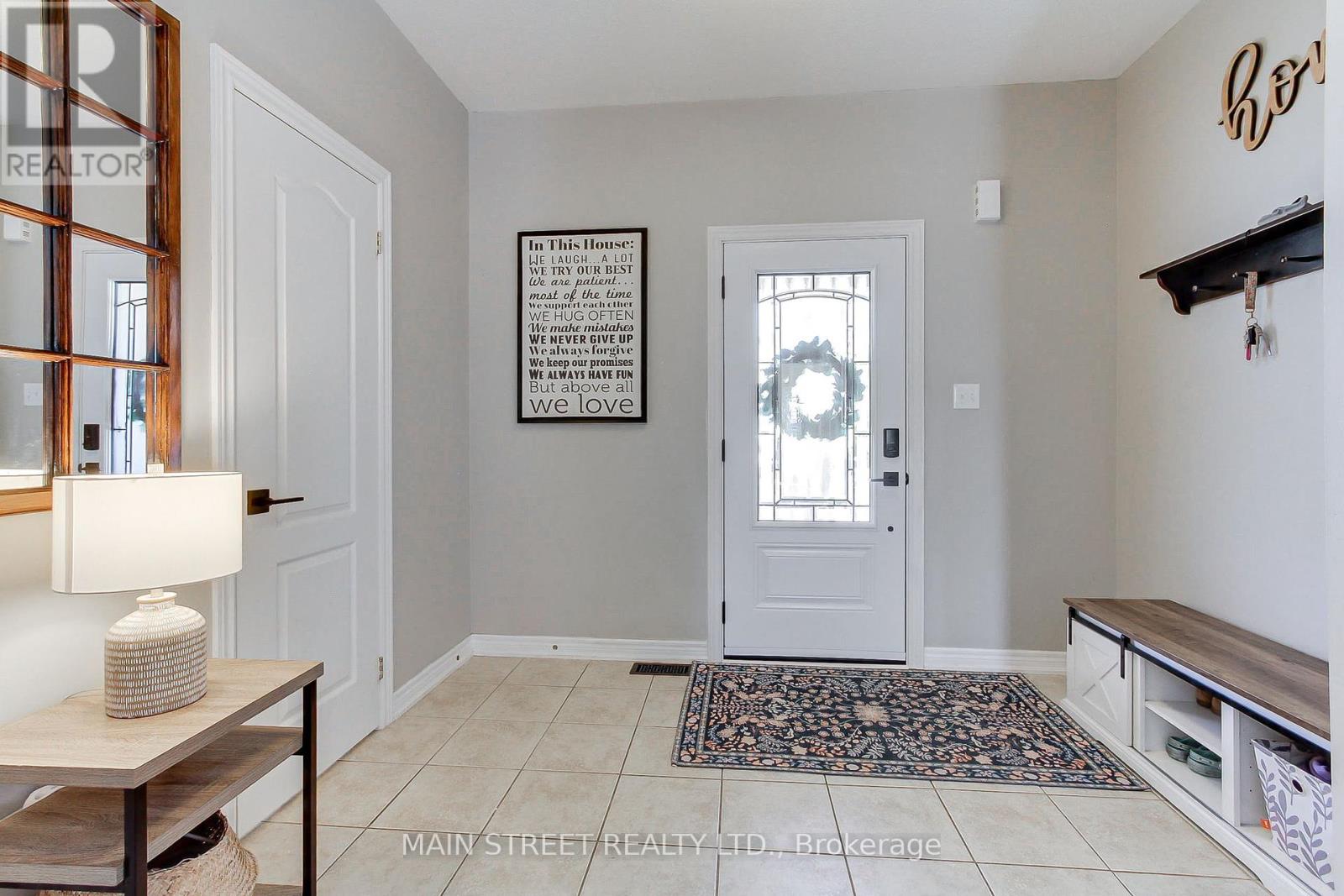 Photo 6 of 123 Laurendale Avenue, Georgina ON