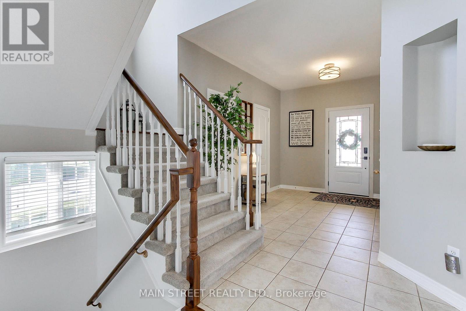 Photo 7 of 123 Laurendale Avenue, Georgina ON