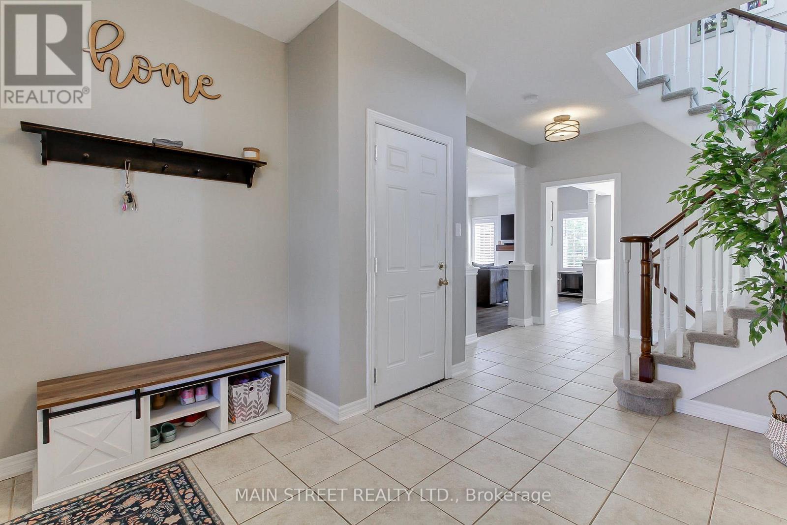 Photo 8 of 123 Laurendale Avenue, Georgina ON