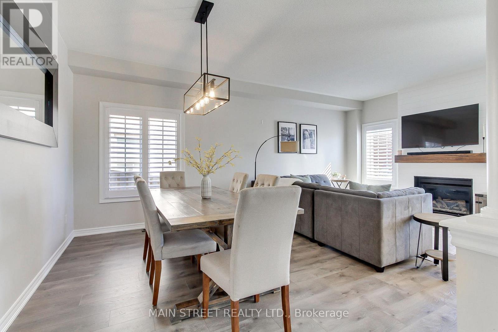 Photo 9 of 123 Laurendale Avenue, Georgina ON