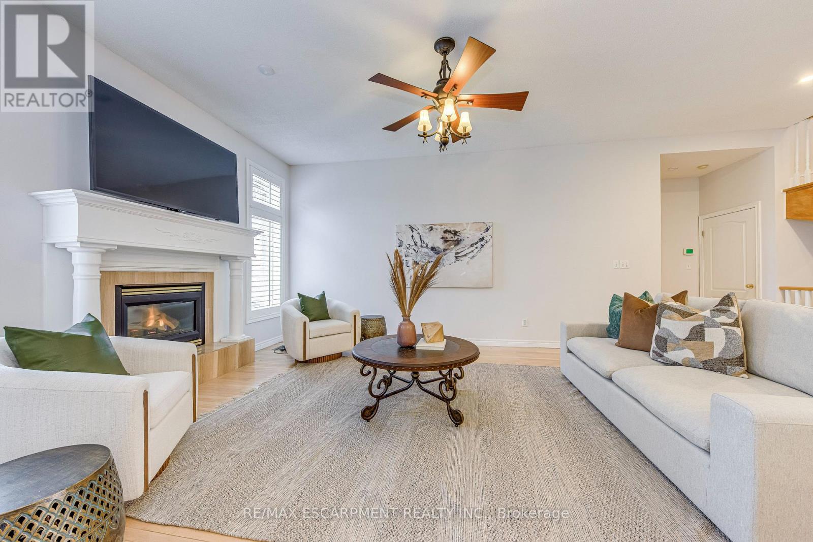 Photo 14 of 39 Thoroughbred Boulevard, Hamilton ON