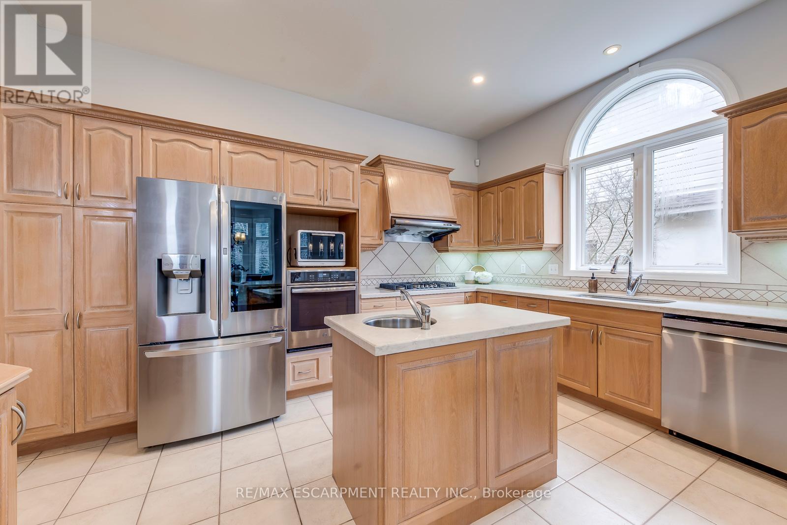 Photo 17 of 39 Thoroughbred Boulevard, Hamilton ON
