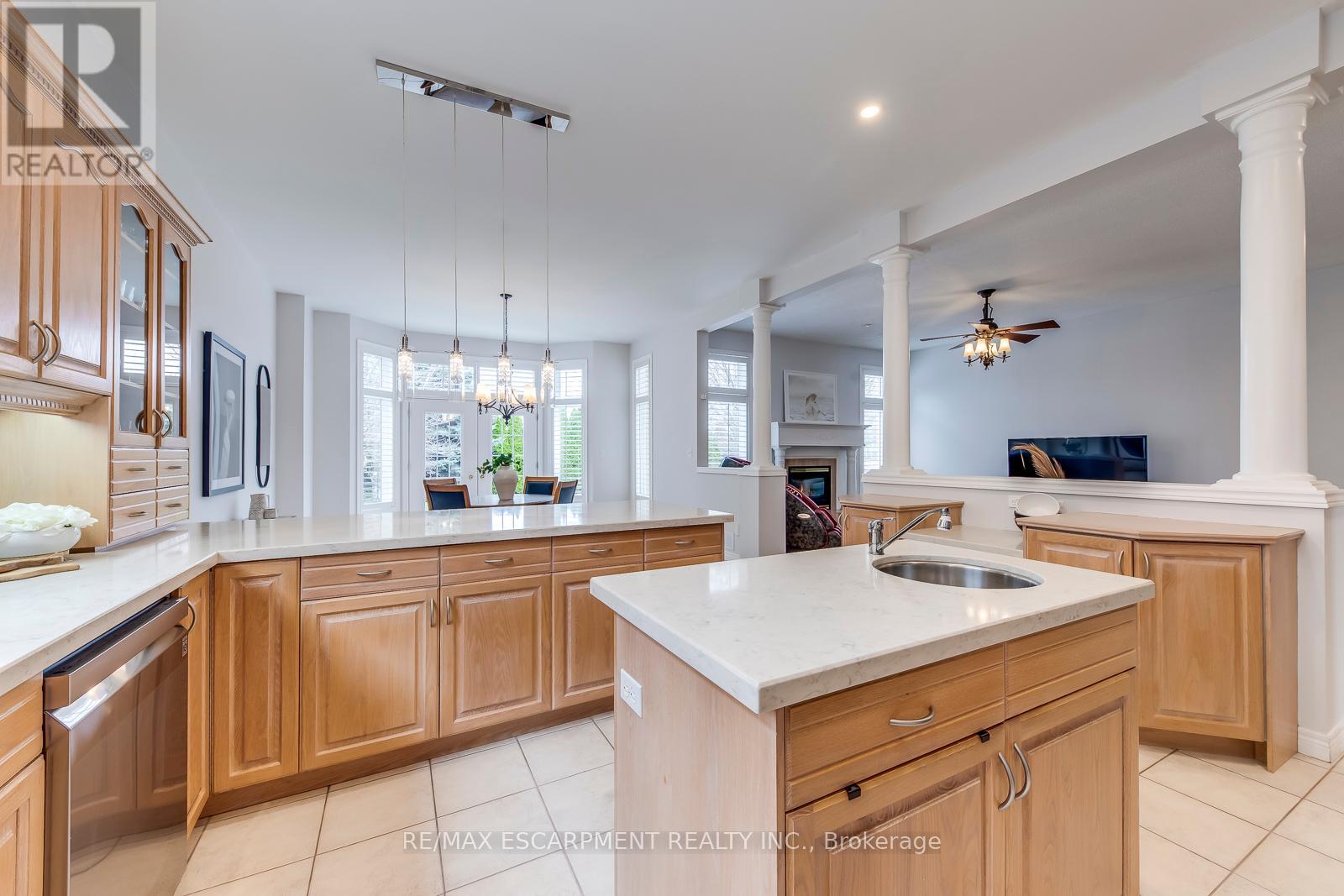 Photo 18 of 39 Thoroughbred Boulevard, Hamilton ON