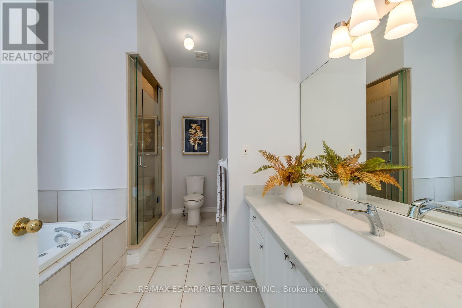 Photo 26 of 39 Thoroughbred Boulevard, Hamilton ON