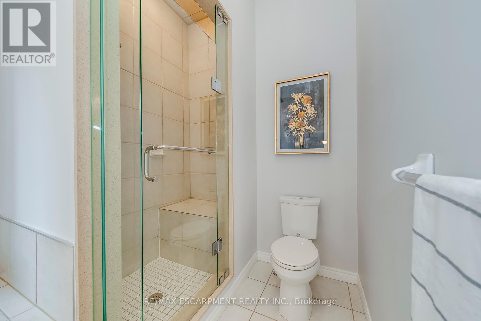 Photo 27 of 39 Thoroughbred Boulevard, Hamilton ON