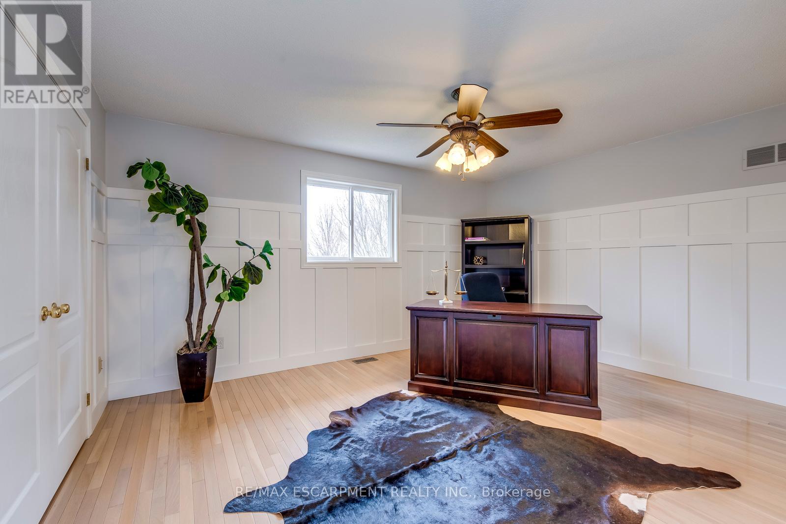 Photo 35 of 39 Thoroughbred Boulevard, Hamilton ON