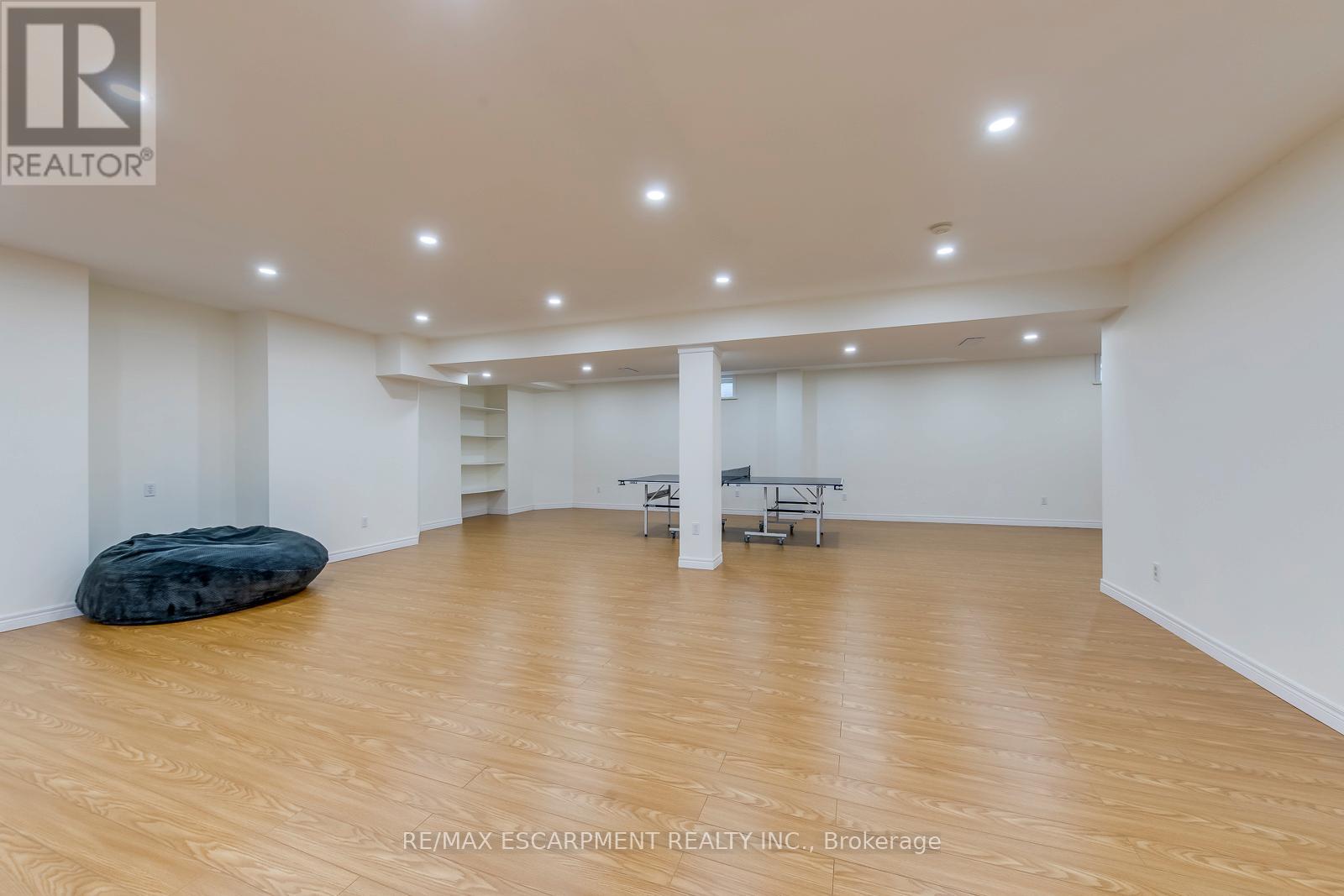 Photo 40 of 39 Thoroughbred Boulevard, Hamilton ON