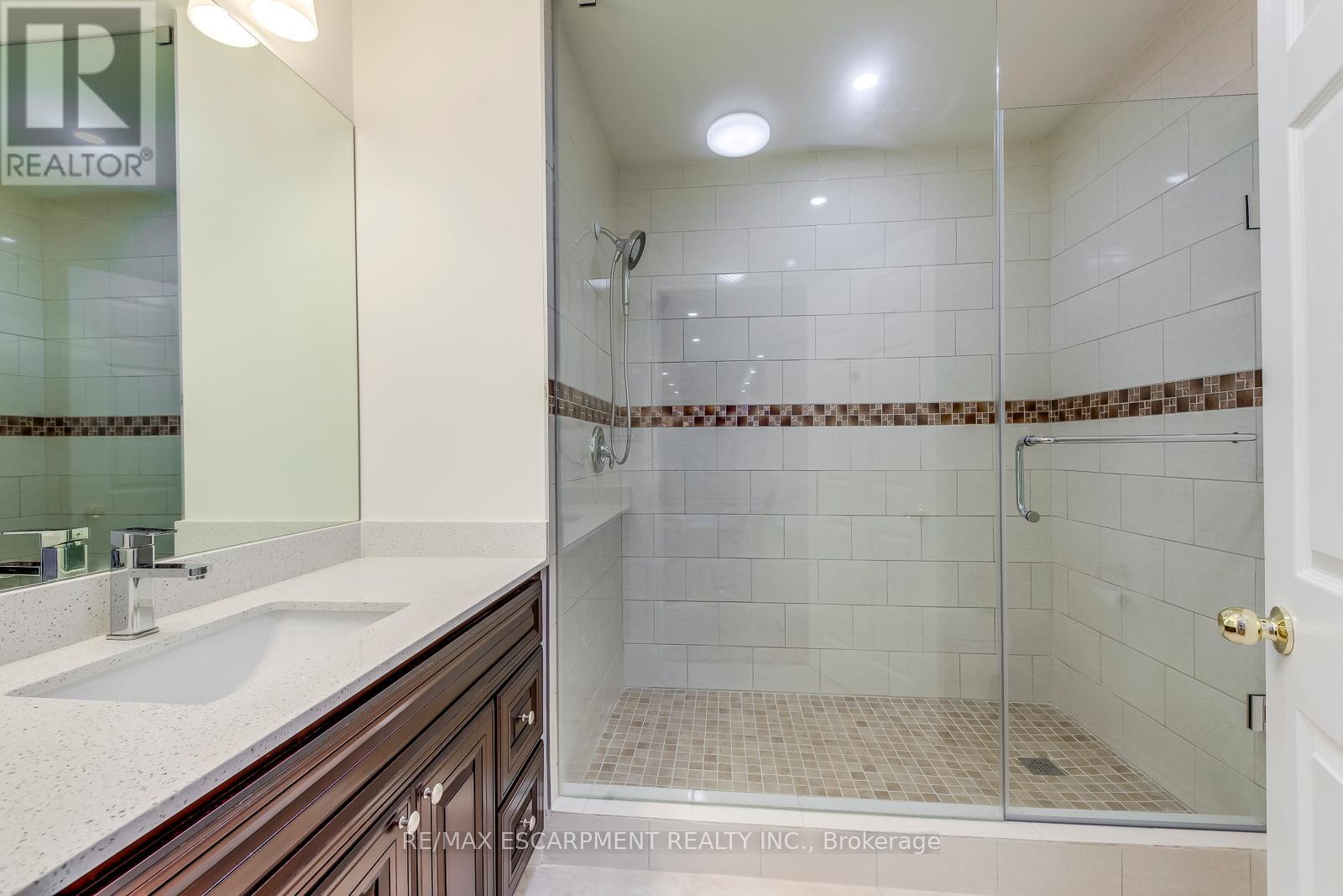 Photo 42 of 39 Thoroughbred Boulevard, Hamilton ON