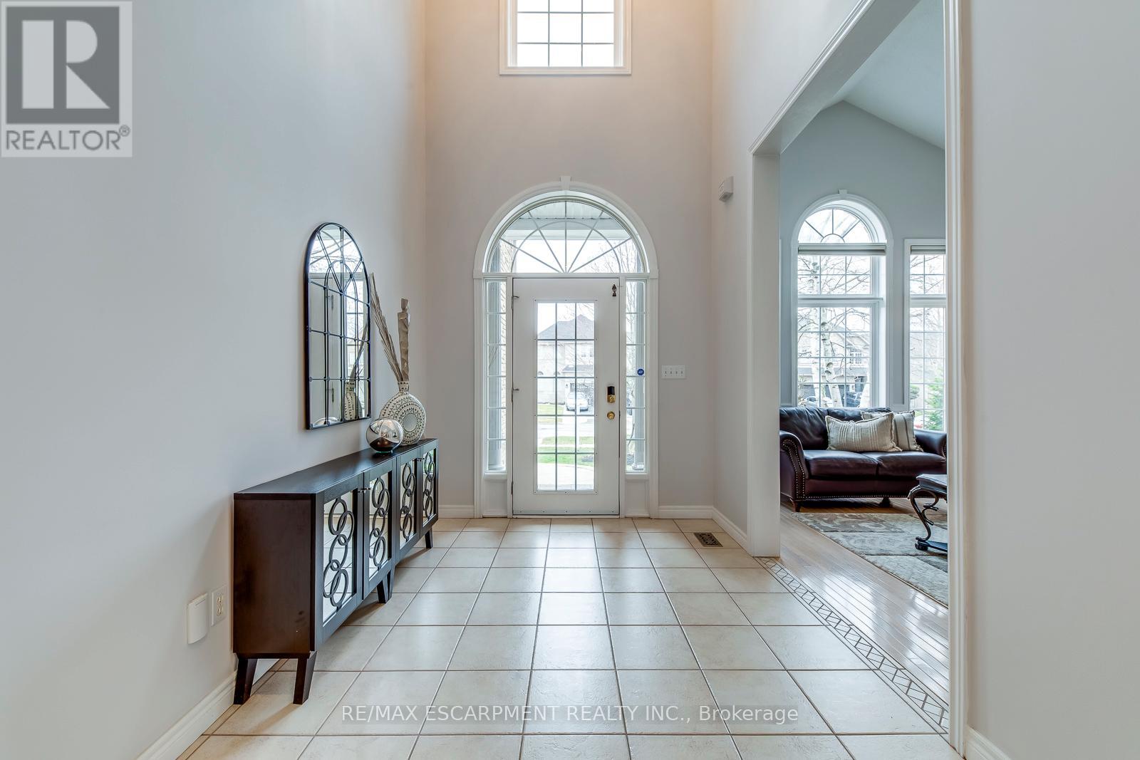 Photo 7 of 39 Thoroughbred Boulevard, Hamilton ON