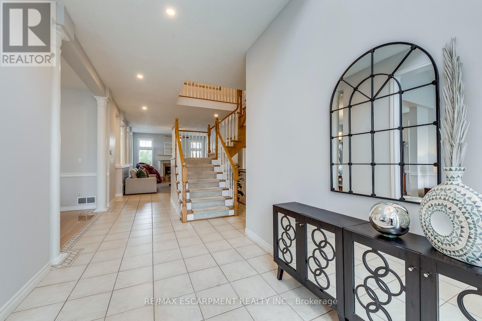 Photo 9 of 39 Thoroughbred Boulevard, Hamilton ON