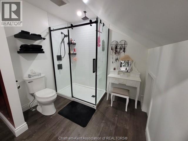 Photo 24 of 48 Tweedsmuir Avenue East, Chatham ON