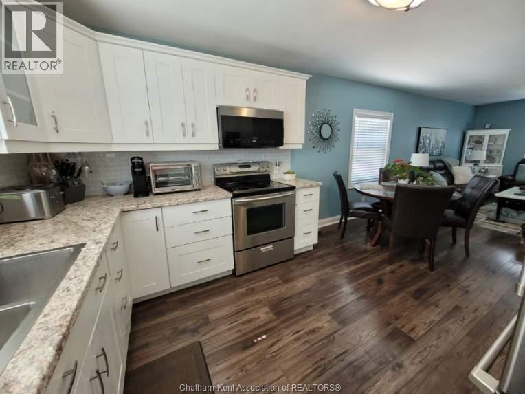 Photo 9 of 48 Tweedsmuir Avenue East, Chatham ON