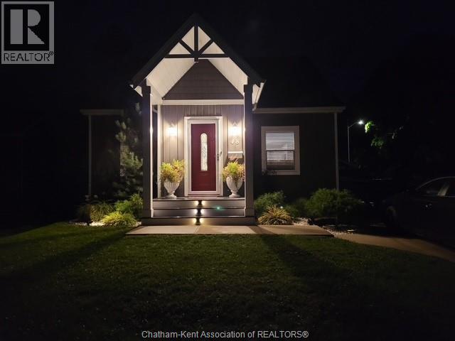 Photo 2 of 48 Tweedsmuir Avenue East, Chatham ON