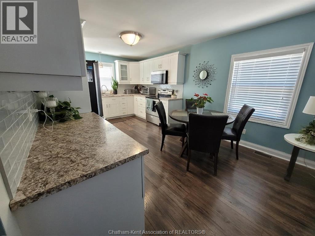 Photo 10 of 48 Tweedsmuir Avenue East, Chatham ON