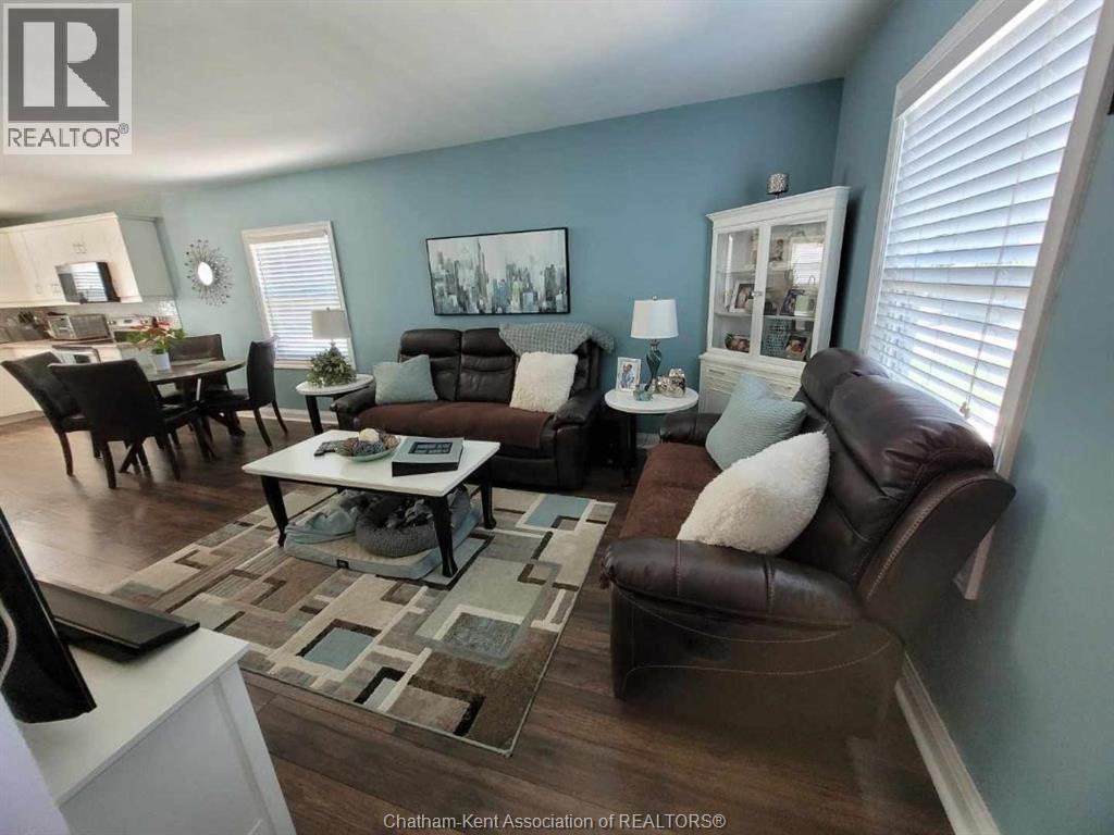Photo 13 of 48 Tweedsmuir Avenue East, Chatham ON