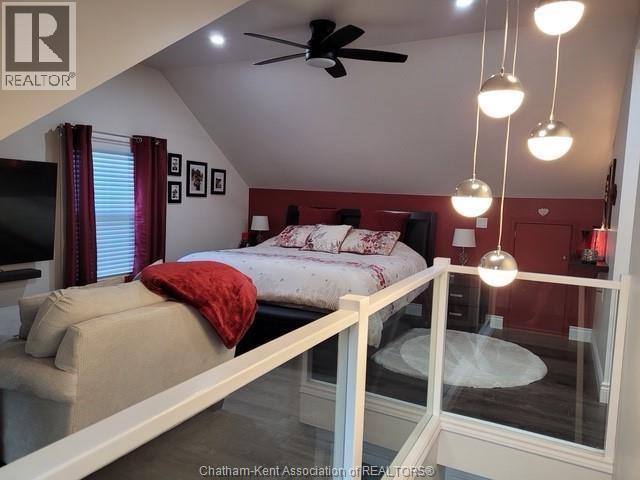 Photo 22 of 48 Tweedsmuir Avenue East, Chatham ON