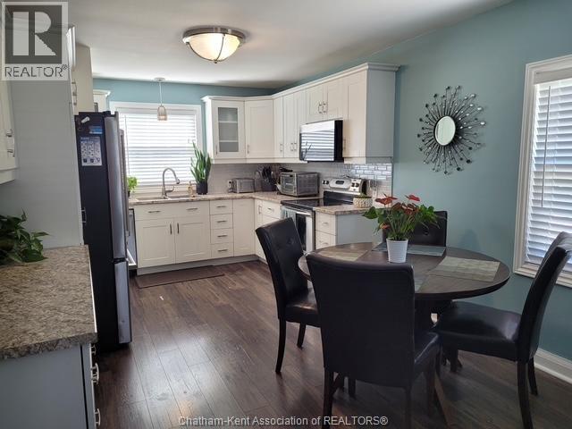 Photo 11 of 48 Tweedsmuir Avenue East, Chatham ON