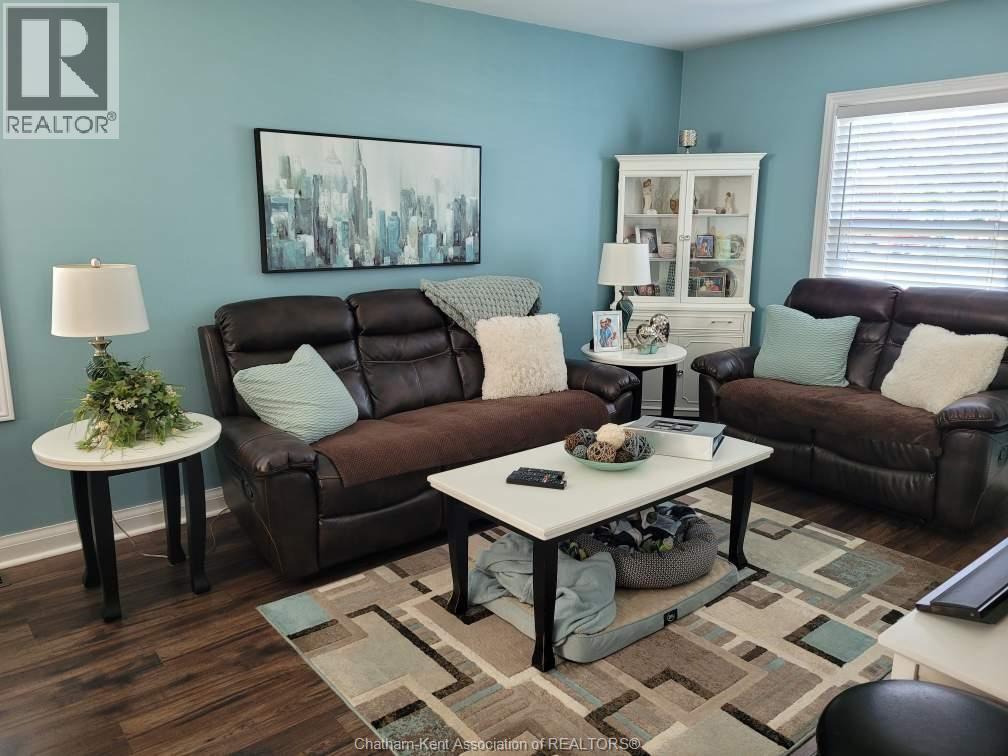 Photo 14 of 48 Tweedsmuir Avenue East, Chatham ON