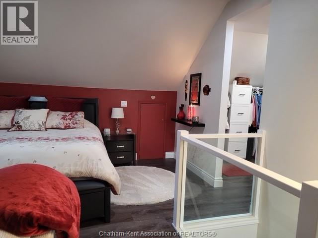 Photo 23 of 48 Tweedsmuir Avenue East, Chatham ON